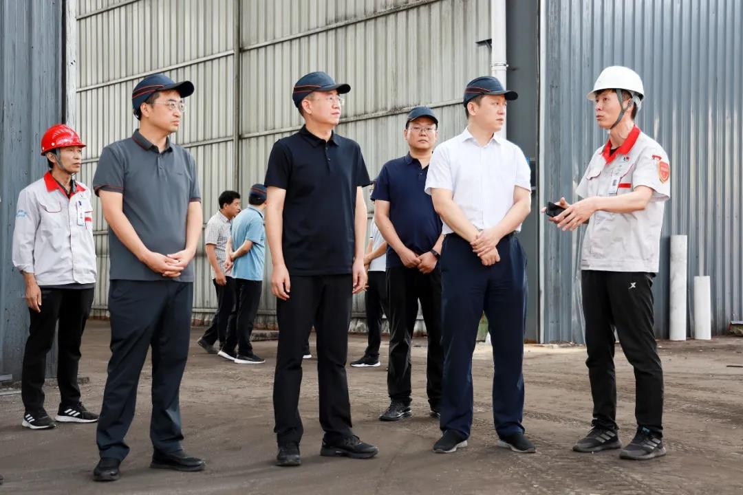市委常委、副市長(zhǎng)、翼城縣委書記王淵到華翔（翼城）新材料科技園現(xiàn)場(chǎng)辦公